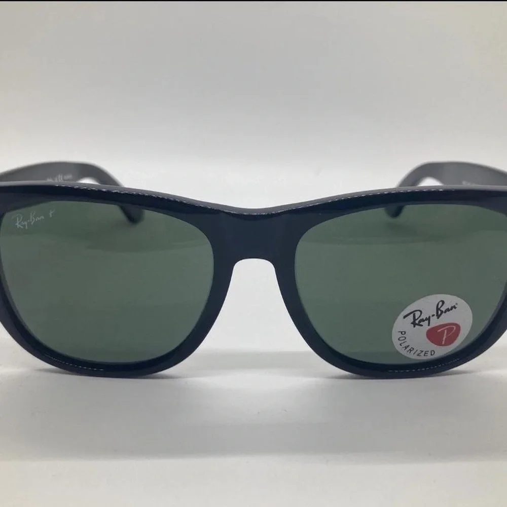 Ray-Ban Wayfarer Black  Polarized Sunglasses